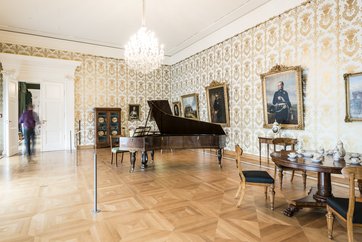Das Spiel- und Musikzimmer.